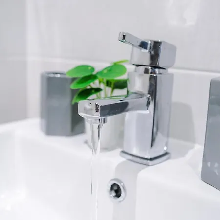 Apartment ✰onpoint - Modern 2 Bed Close To Centre✰ *